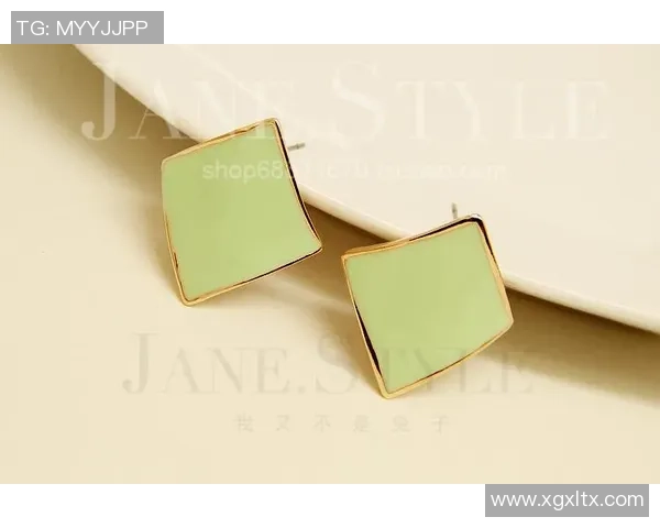 足球明星代言的耳钉时尚潮流引领年轻人的个性表达与品位选择 足球明星代言的耳钉时尚潮流引领年轻人的个性表达与品位选择